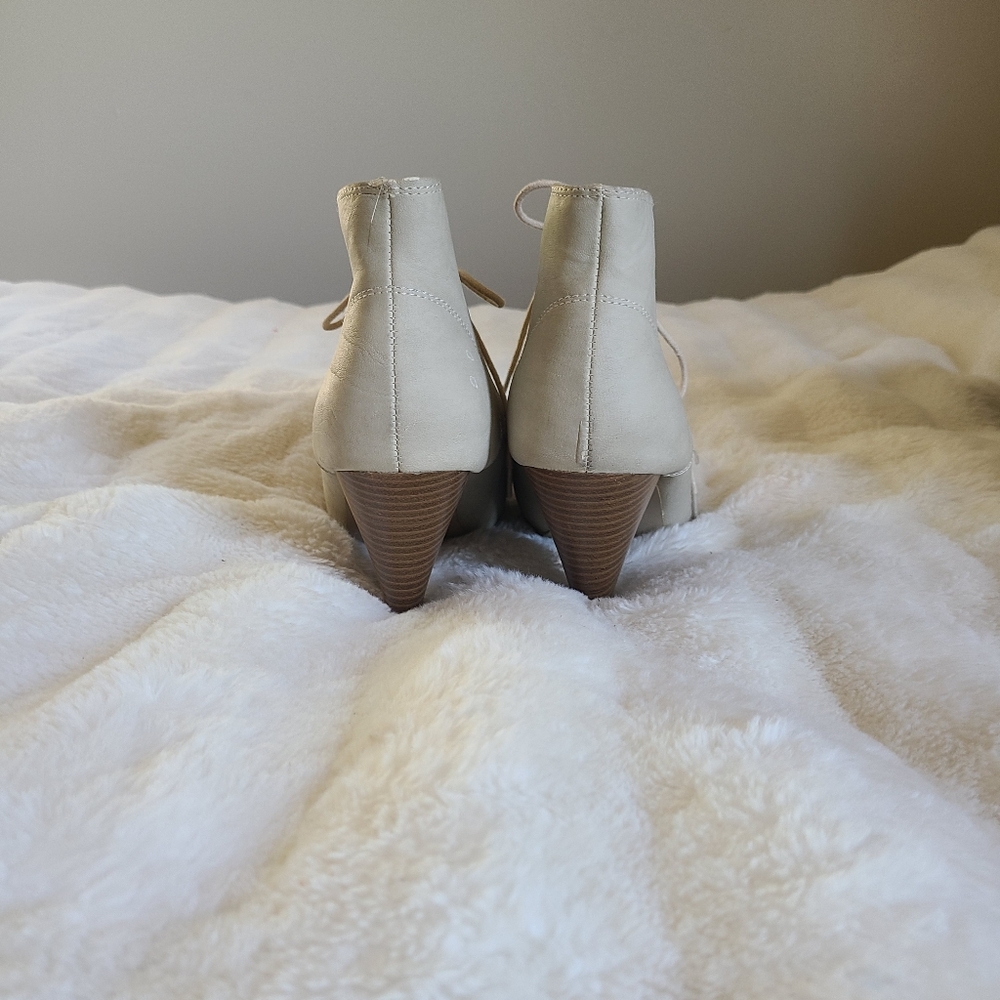 Call it Spring booties - Picture 3 of 7